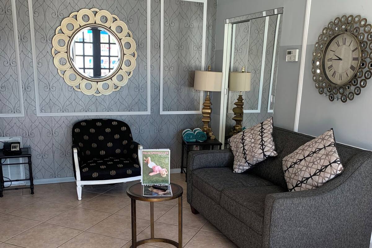 Laptop workspace, blackout curtains, iron/ironing board, free WiFi