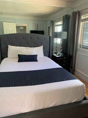 Classic Suite, 1 Queen Bed with Sofa bed, Desert View | Laptop workspace, blackout drapes, iron/ironing board, free WiFi - Mykonos Desert Suites  (Palm Springs)
