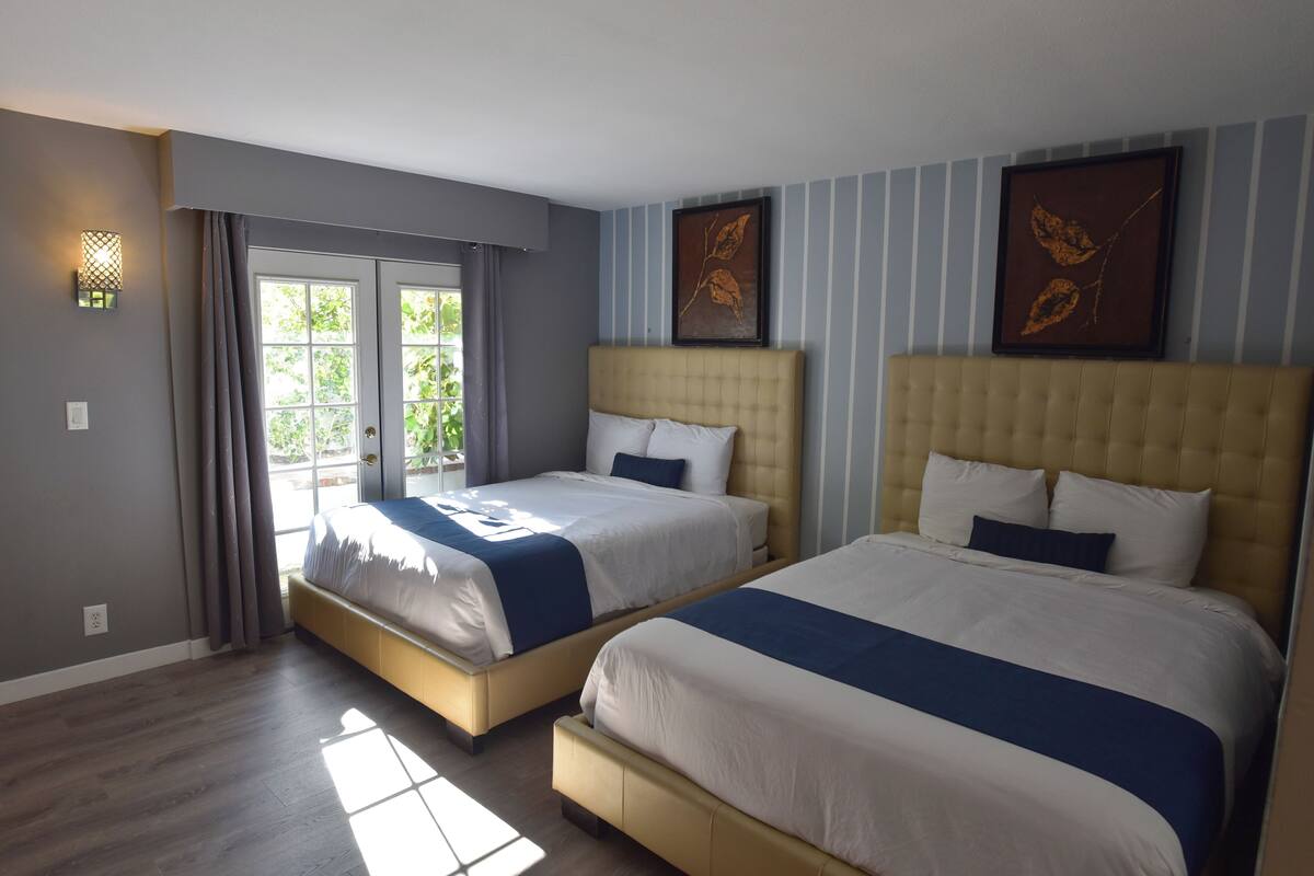 Laptop workspace, blackout curtains, iron/ironing board, free WiFi