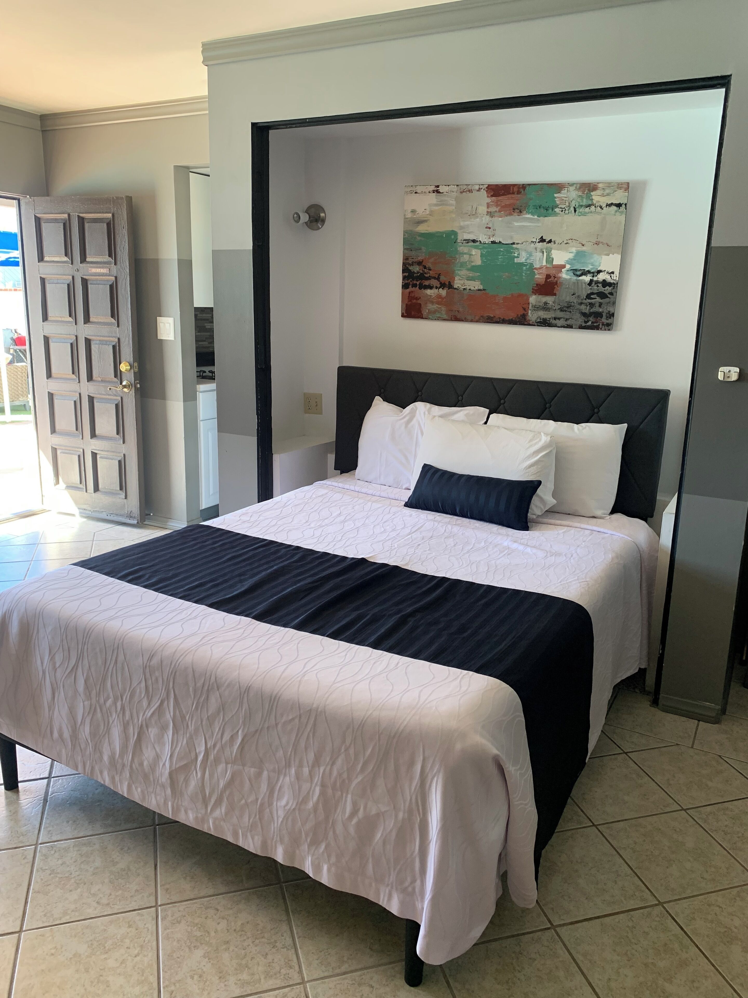 Laptop workspace, blackout curtains, iron/ironing board, free WiFi