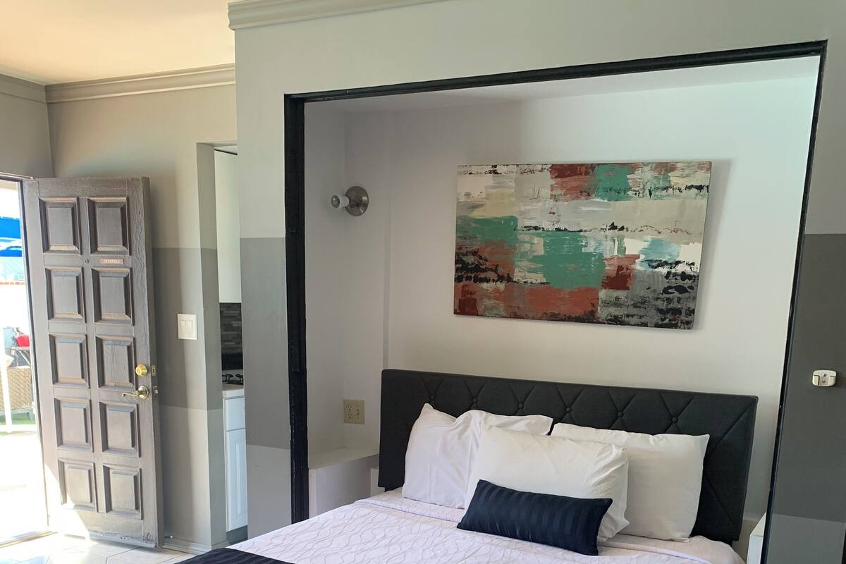 Laptop workspace, blackout curtains, iron/ironing board, free WiFi