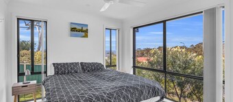 Tura Beach Escape - A spacious Holiday Property in the heart of Tura Beach