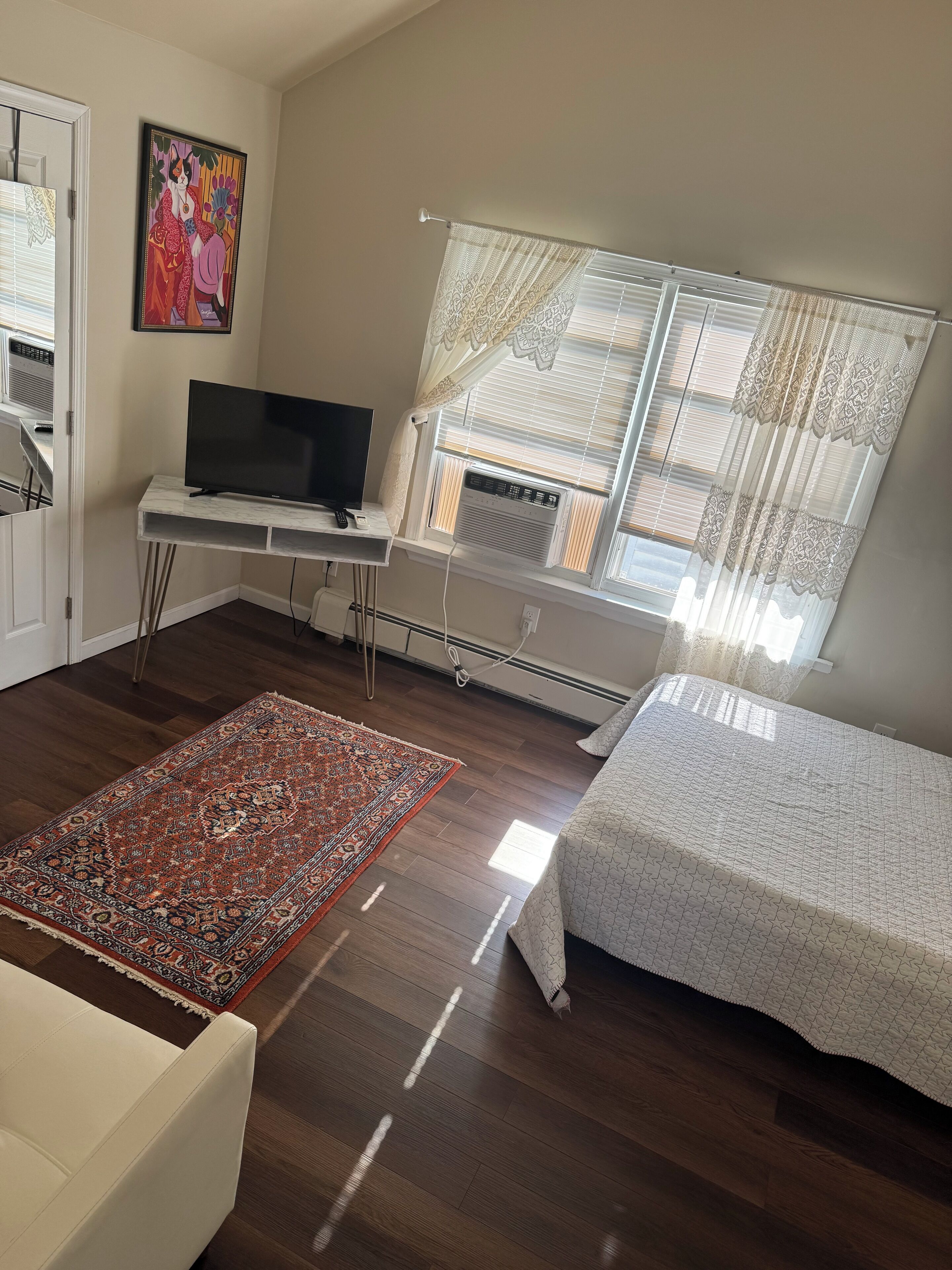 2 bedrooms, iron/ironing board, WiFi, bed sheets