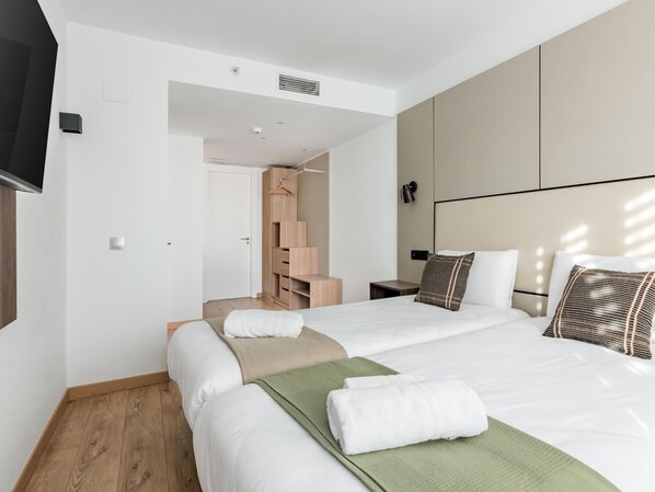 1 habitación, tabla de planchar con plancha y acceso a internet 