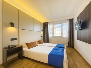 Tabla de planchar con plancha, Internet, ropa de cama