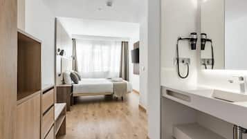 1 dormitorio, tabla de planchar con plancha, Internet y ropa de cama