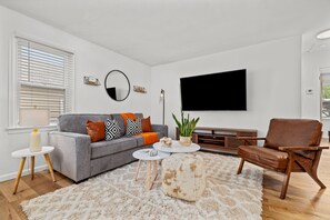 Smart TV - Modern & Central Abode: Heart of Dogtown- STL Zoo & Forest Park (St. Louis)