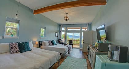 Oceanfront Luxury Suite Overlooking Kachemak Bay and Homer Spit!