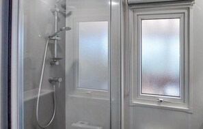Shower - Pet friendly (sta)caravan in Saint-Julien-en Born (Saint-Julien-en Born)