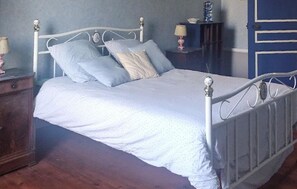 5 bedrooms, iron/ironing board, free WiFi