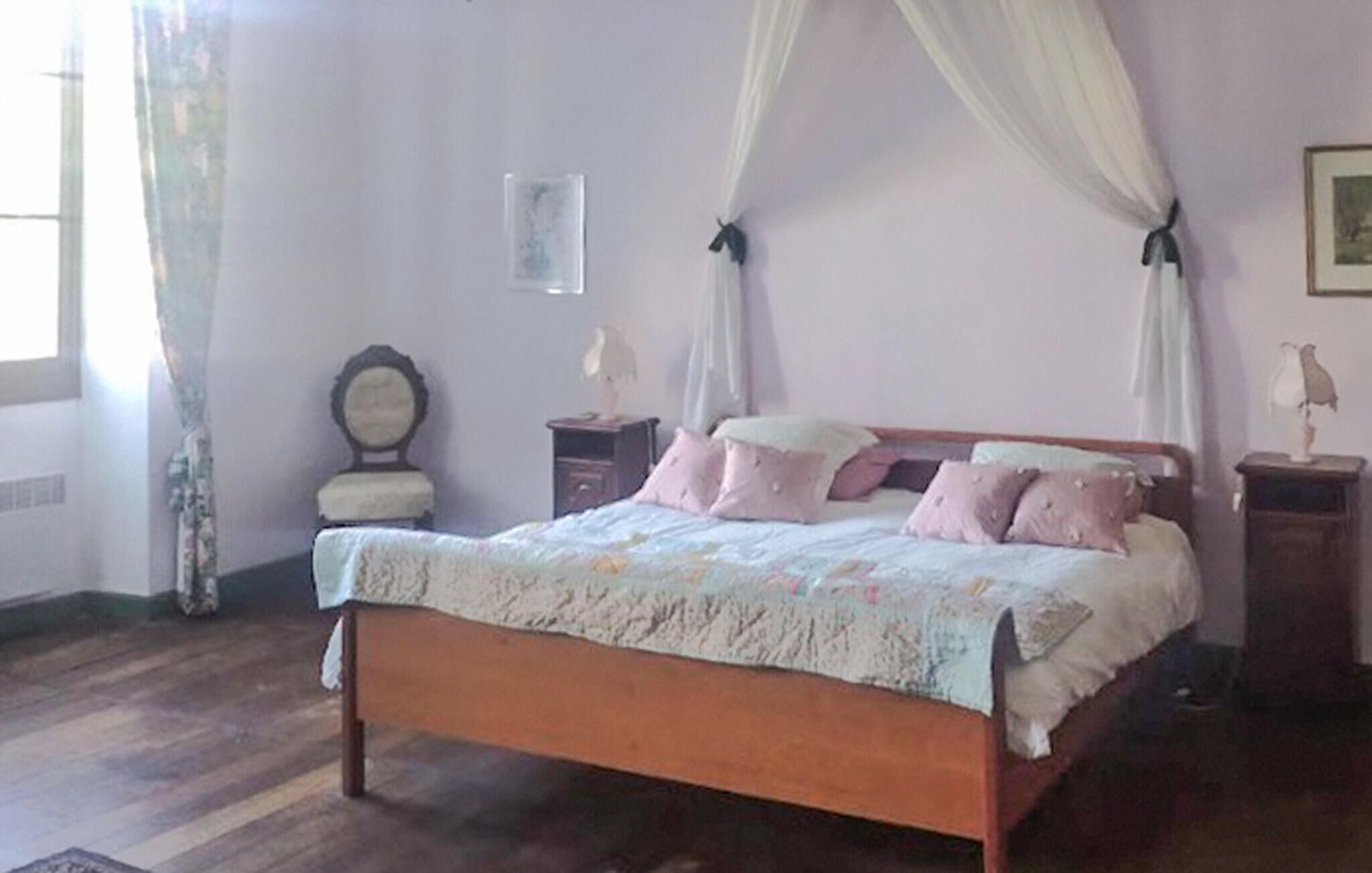 5 chambres, fer et planche à repasser, Wi-Fi gratuit