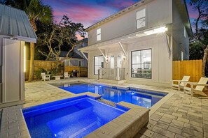 Et oppvarmet basseng