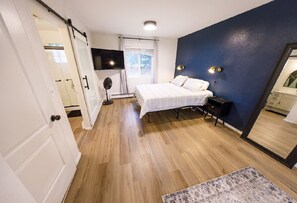 2 bedrooms, desk, iron/ironing board, free WiFi