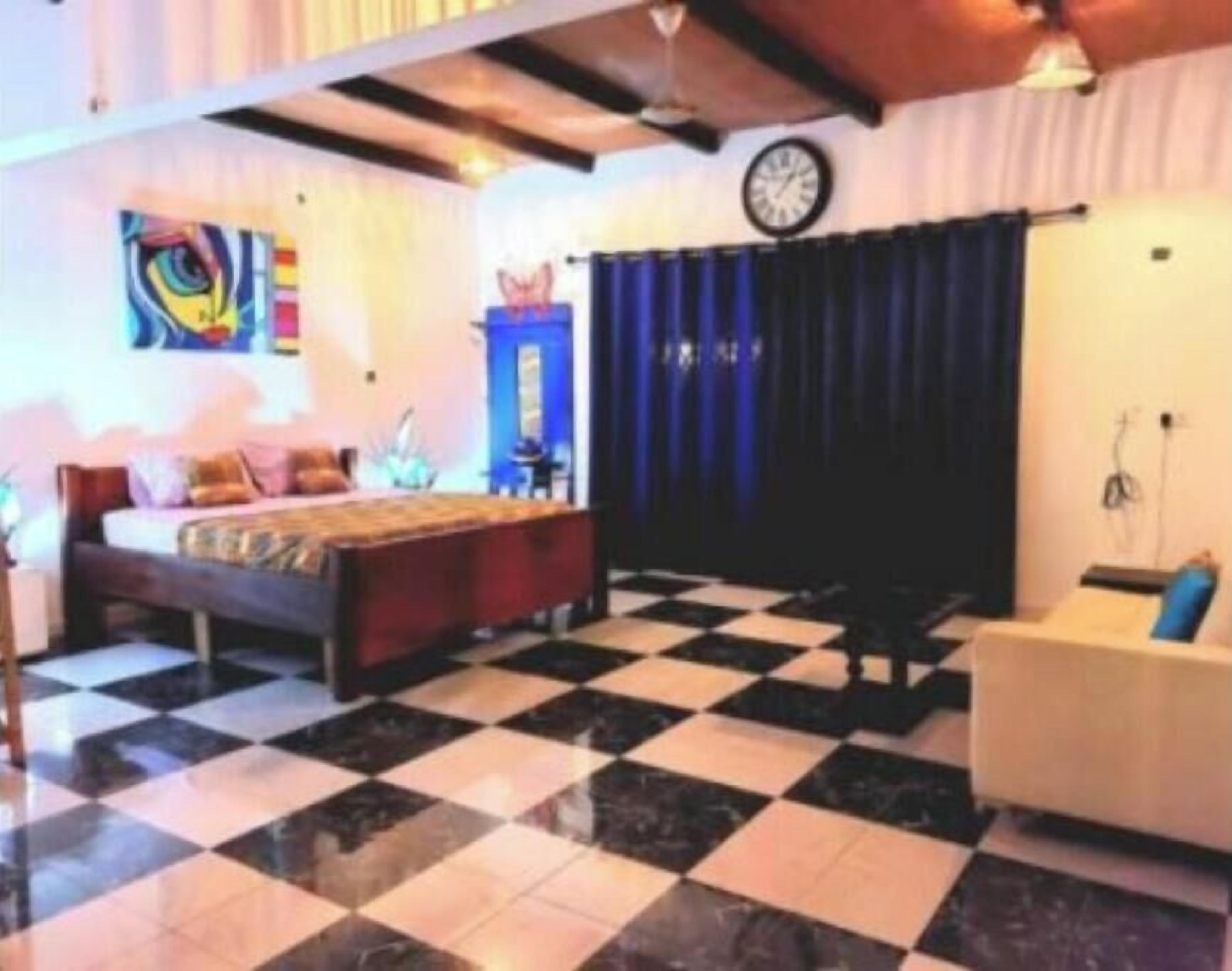 1 bedroom, internet, bed sheets