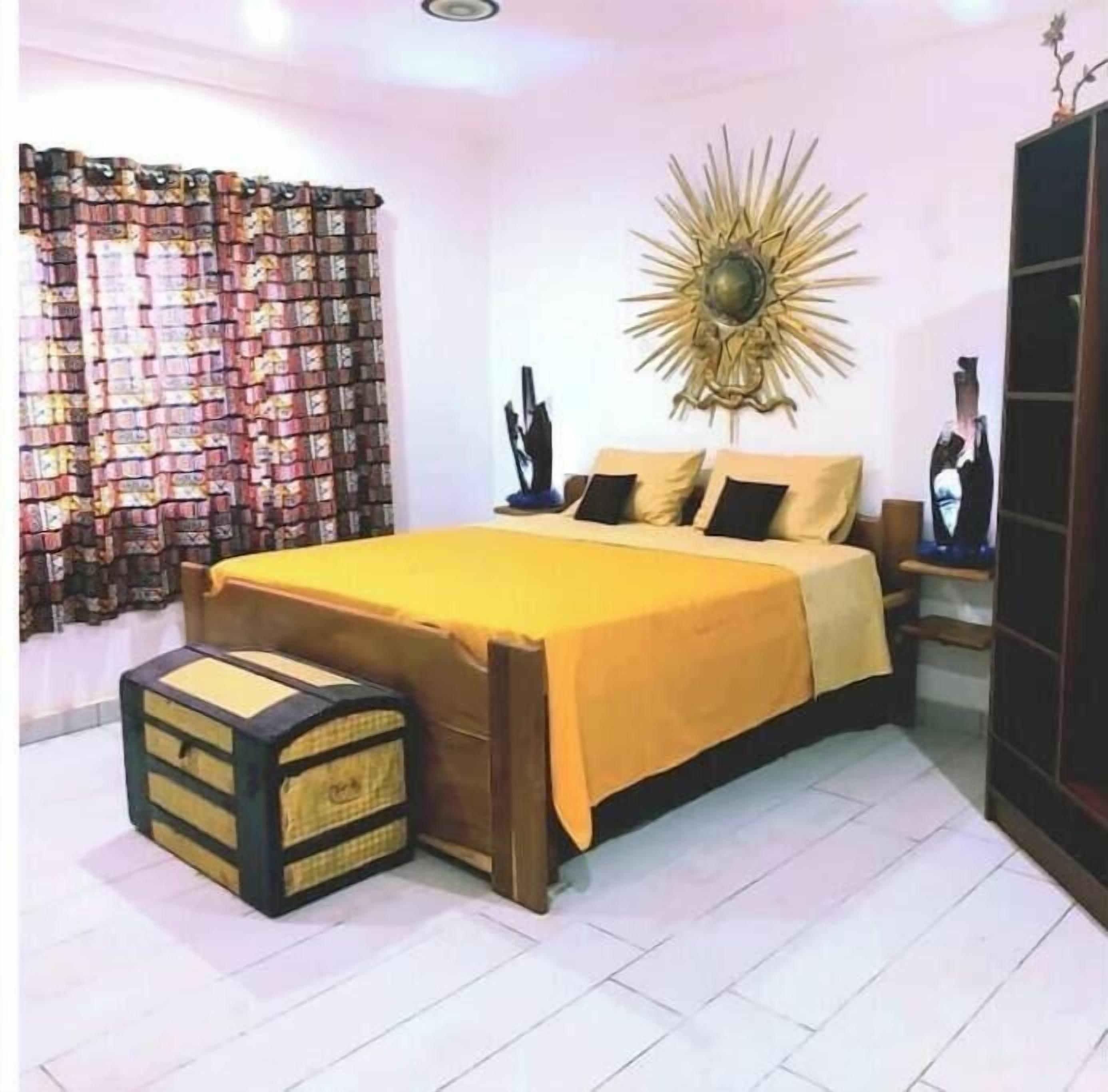 9 bedrooms, internet, bed sheets