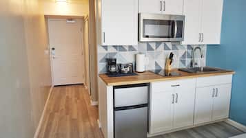 Fridge, microwave, stovetop, coffee/tea maker