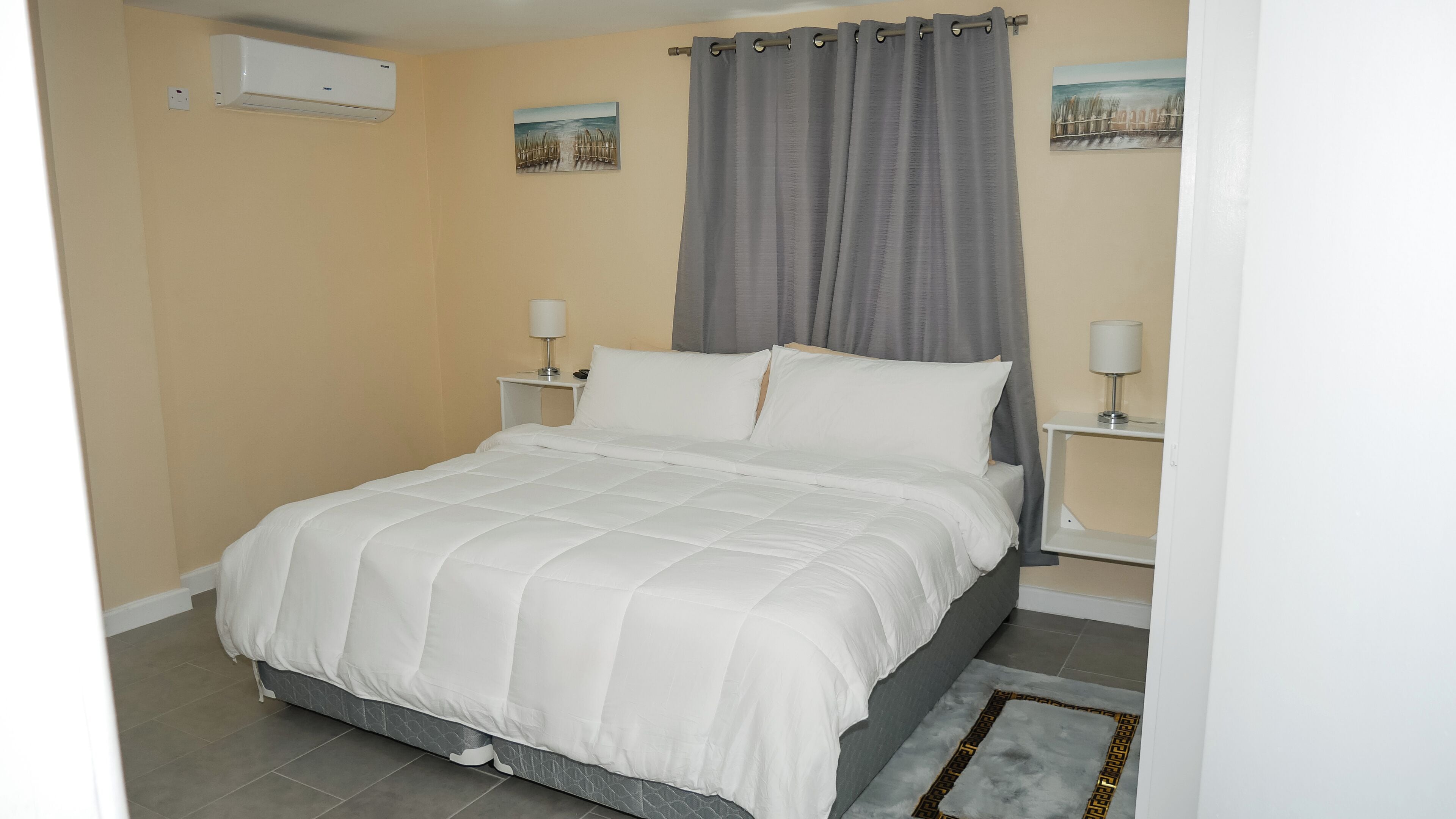 2 habitaciones, tabla de planchar con plancha, wifi y ropa de cama 