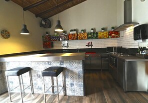 Private kitchen - Lost & Found Hostel & Suites (Albufeira)
