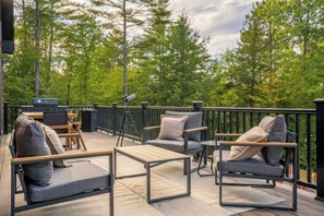 Outdoor dining - Nature Retreat, Sauna, Hot Tub, Gameroom, Fire Pit (Woodstock)