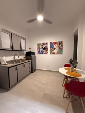 Private kitchen - A&E L.A. Rental Apartments #5 (Carolina)