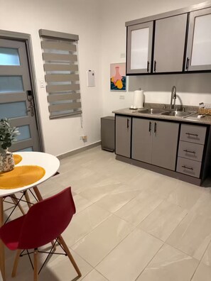 Private kitchen - A&E L.A. Rental Apartments #5 (Carolina)