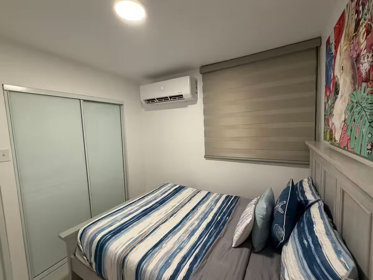 1 habitación, tabla de planchar con plancha, wifi y ropa de cama 