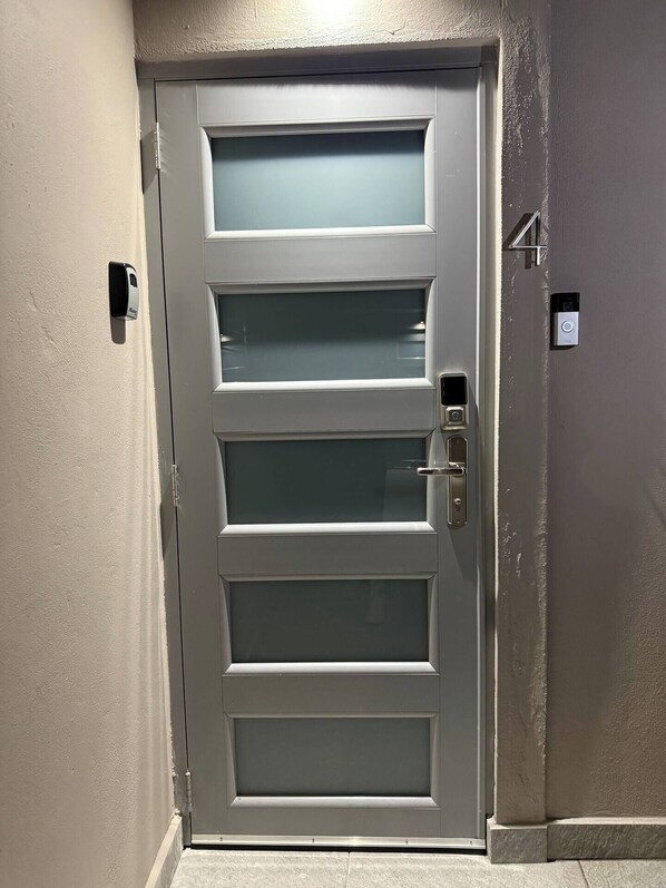 A modern door with a keyhole and a peephole.