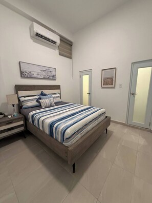 1 habitación, tabla de planchar con plancha, wifi y ropa de cama 