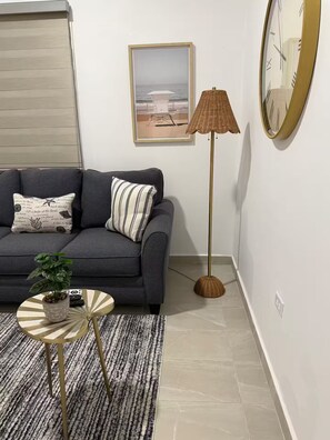 Living area - A&E L.A. Rental Apartments #6 (Carolina)