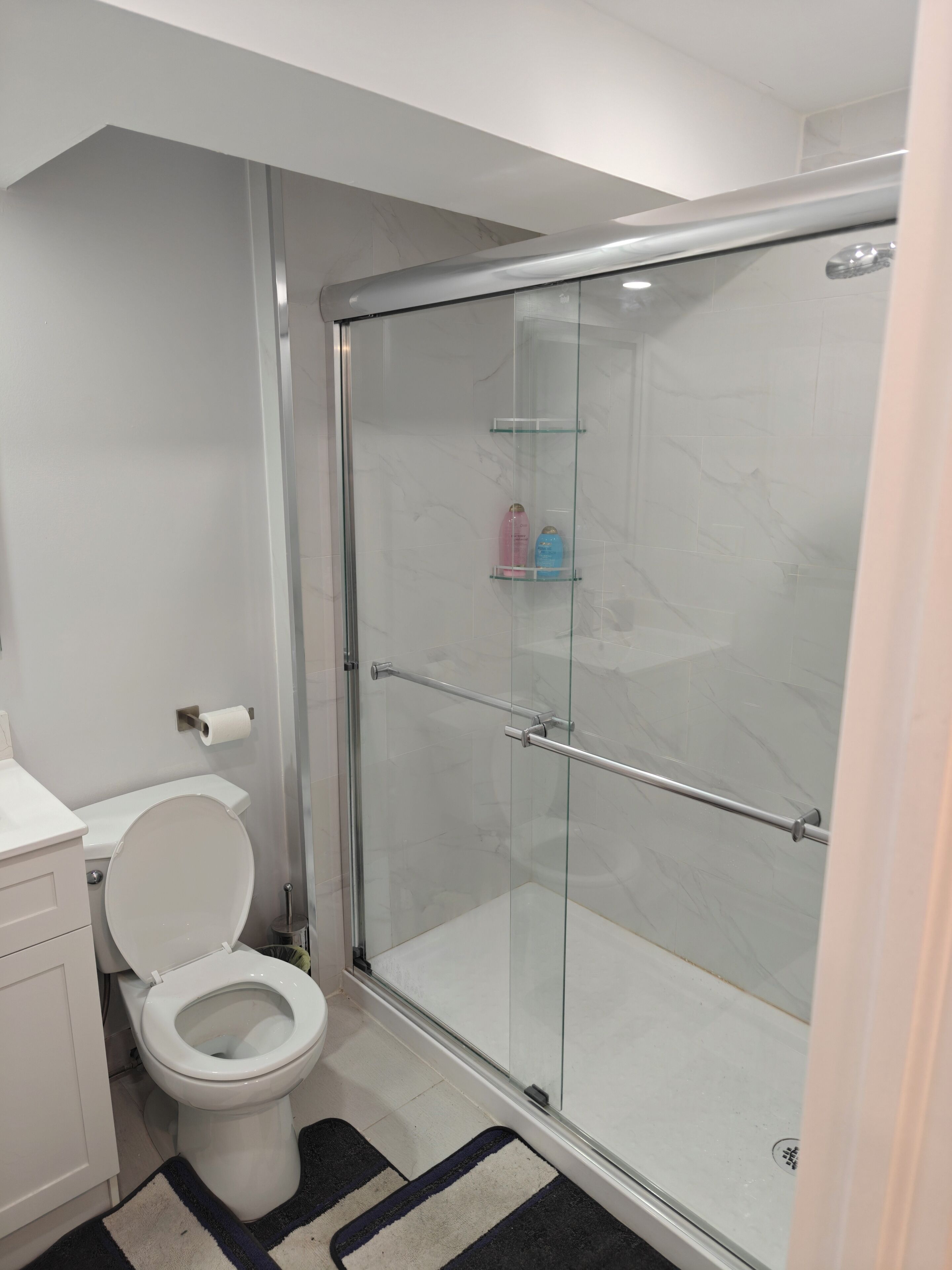 Dutxa, assecador de cabells, tovalloles i sabó 