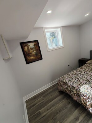 2 bedrooms, iron/ironing board, WiFi, bed sheets - Pleasant Stay Mississauga (Mississauga)