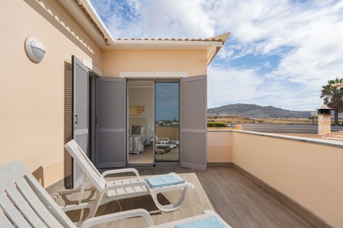 Casa Vista Azul – With Pool, in Porto Santo