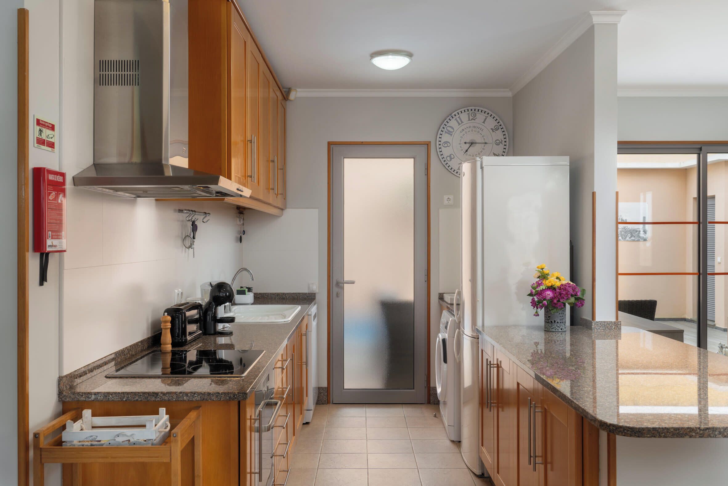 冰箱、微波炉、烤箱、炉灶