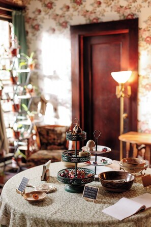 Gift shop - McCleary Hotel (McCleary)