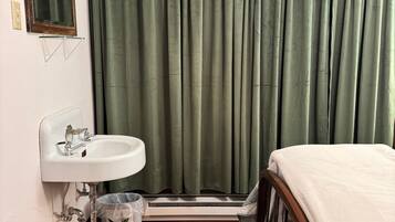 Dobbeltrom, ikke-røyk, hageutsikt | Sengetøy i egyptisk bomull og sengetøy av topp kvalitet