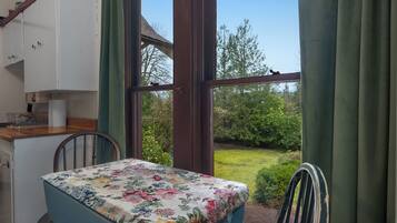 Apartamento Deluxe, no fumadores, vistas al jardín | Cocina básica privada