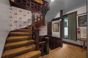 Egyptian cotton sheets, premium bedding, individually decorated - McCleary Hotel and Inn (McCleary)