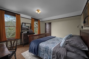 Egyptian cotton sheets, premium bedding, individually decorated - McCleary Hotel and Inn (McCleary)