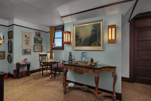 Library - McCleary Hotel and Inn (McCleary)
