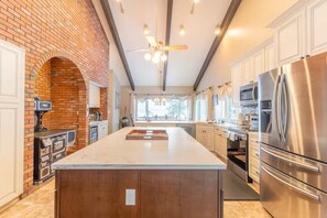 Fridge, microwave, oven, stovetop - Flathead Lake Villa- Pool, Hot Tub, Lake Dock (Lakeside)