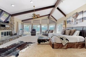 Desk, iron/ironing board, WiFi, bed sheets - Flathead Lake Villa- Pool, Hot Tub, Lake Dock (Lakeside)