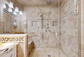 Hair dryer, towels, soap, shampoo - Flathead Lake Villa- Pool, Hot Tub, Lake Dock (Lakeside)