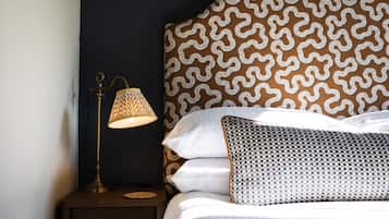 Cuna de viaje, wifi gratis y ropa de cama