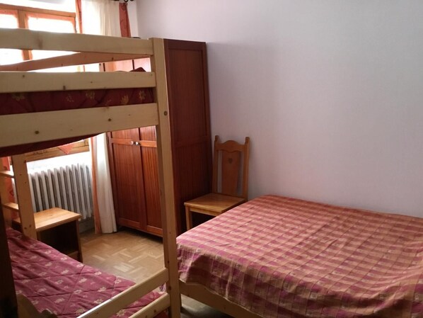 1 bedroom, iron/ironing board, free WiFi
