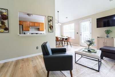 Family or Couples Home + King Suite+ Fence & Firepit Near Lake Norman State Park