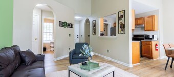 King En-Suite+ Year Round Swim Hot Tub For Families & Couples Near Charlotte 