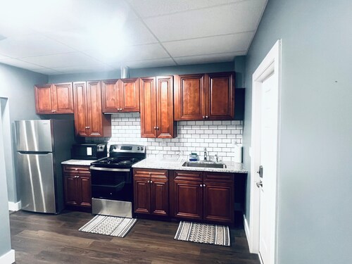 Your Cozy, Commuter-Friendly 1BR