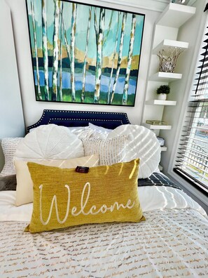 Iron/ironing board, WiFi, bed sheets