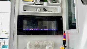 Télévision, cheminée