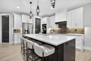 Private kitchen - Oasis at Pecan Valley l Resort Access Included (Hurricane)